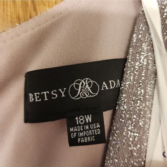 Betsy And Adam Metallic Rusched long Sleeve Gown SIZE 18W NWT - Picture 8 of 8